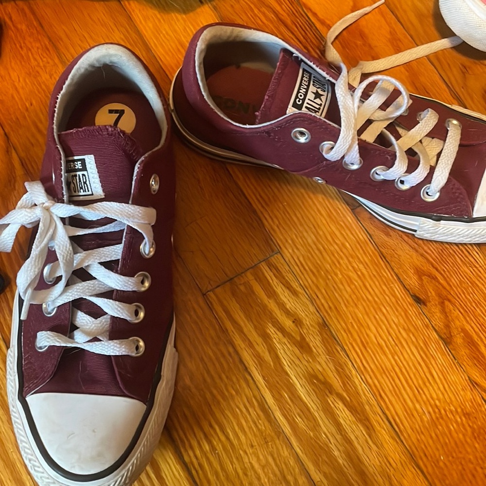 All star maroon shoes size 7